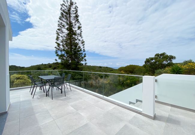 Villa in Praia da Salema - Villa Coruja, sea view terrace, pool, modern Villa in Praia da Salema - Villa Coruja, sea view terrace, pool, modern
