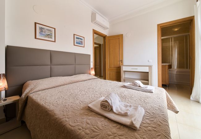 Villa in Lagos - Quinta Marina with sea views, private pool and garden Villa in Lagos - Quinta Marina with sea views, private pool and garden