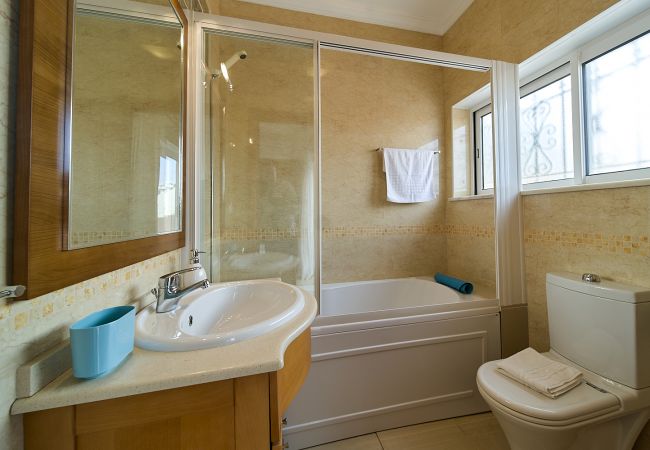 Villa in Lagos - Quinta Marina with sea views, private pool and garden Villa in Lagos - Quinta Marina with sea views, private pool and garden