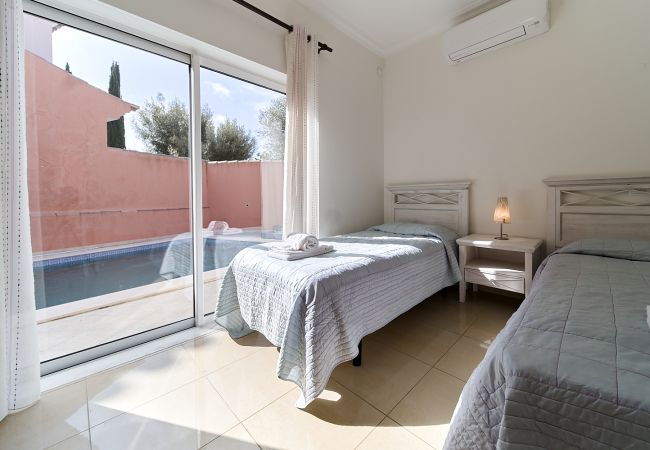Villa in Lagos - Quinta Marina with sea views, private pool and garden Villa in Lagos - Quinta Marina with sea views, private pool and garden