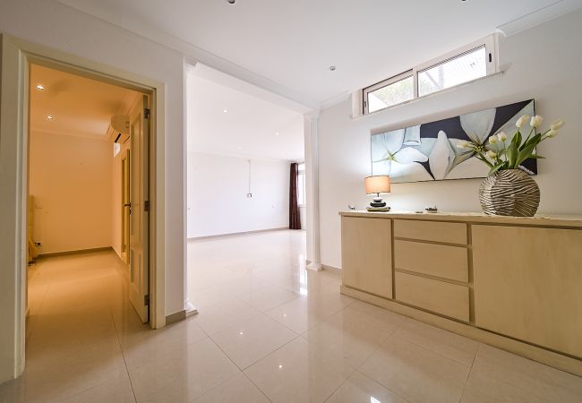 Villa in Lagos - Quinta Marina with sea views, private pool and garden Villa in Lagos - Quinta Marina with sea views, private pool and garden