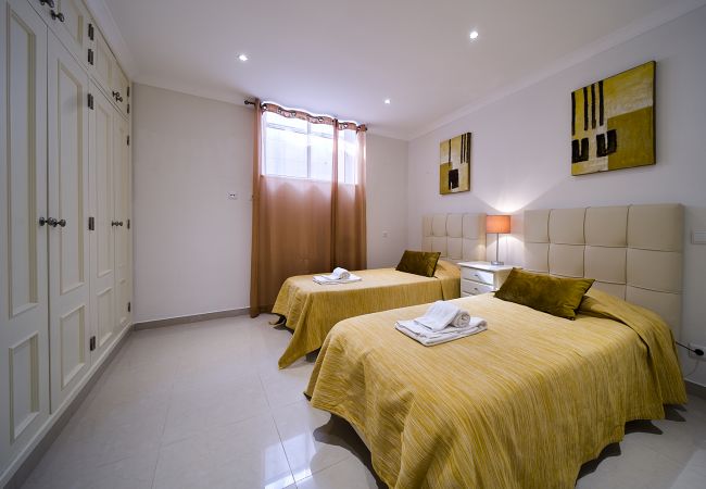 Villa in Lagos - Quinta Marina with sea views, private pool and garden Villa in Lagos - Quinta Marina with sea views, private pool and garden