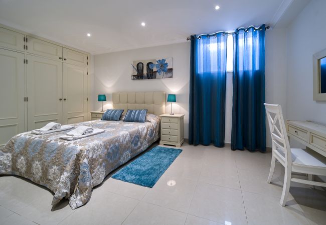 Villa in Lagos - Quinta Marina with sea views, private pool and garden Villa in Lagos - Quinta Marina with sea views, private pool and garden
