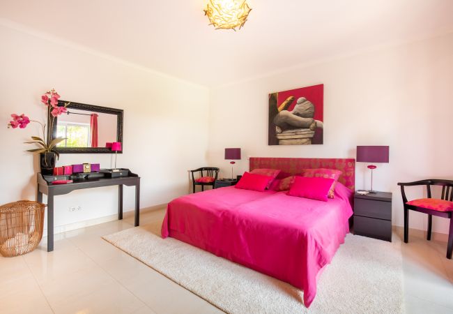 Villa in Lagos - Quinta Felicidade, 4 bedroom holiday villa with private pool Villa in Lagos - Quinta Felicidade, 4 bedroom holiday villa with private pool