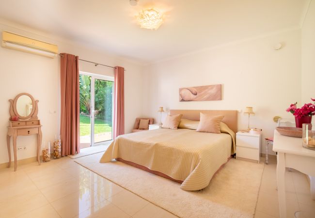 Villa in Lagos - Quinta Felicidade, 4 bedroom holiday villa with private pool Villa in Lagos - Quinta Felicidade, 4 bedroom holiday villa with private pool