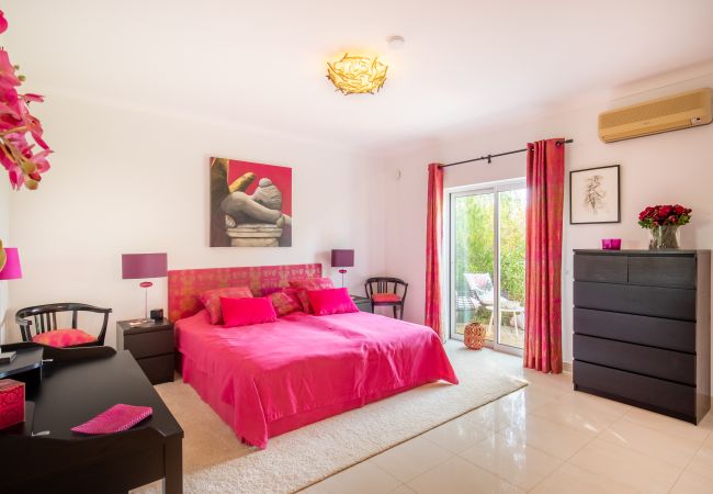 Villa in Lagos - Quinta Felicidade, 4 bedroom holiday villa with private pool Villa in Lagos - Quinta Felicidade, 4 bedroom holiday villa with private pool
