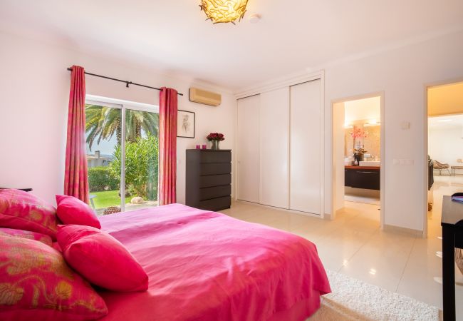 Villa in Lagos - Quinta Felicidade, 4 bedroom holiday villa with private pool Villa in Lagos - Quinta Felicidade, 4 bedroom holiday villa with private pool