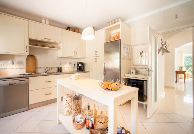 Villa in Lagos - Quinta Felicidade, 4 bedroom holiday villa with private pool Villa in Lagos - Quinta Felicidade, 4 bedroom holiday villa with private pool