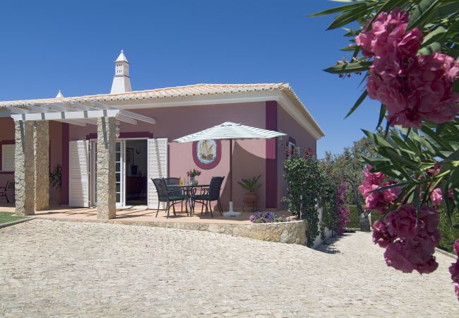 Casa em Luz - Villa Guari, piscina privada, belo jardim Casa em Luz - Villa Guari, piscina privada, belo jardim