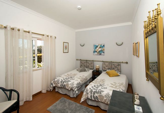 Casa em Luz - Villa Guari, piscina privada, belo jardim Casa em Luz - Villa Guari, piscina privada, belo jardim