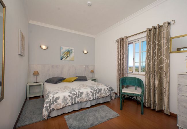 Casa em Luz - Villa Guari, piscina privada, belo jardim Casa em Luz - Villa Guari, piscina privada, belo jardim