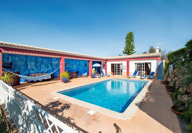 Casa em Luz - Villa Guari, piscina privada, belo jardim Casa em Luz - Villa Guari, piscina privada, belo jardim