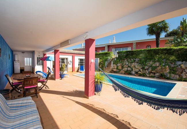 Casa em Luz - Villa Guari, piscina privada, belo jardim Casa em Luz - Villa Guari, piscina privada, belo jardim