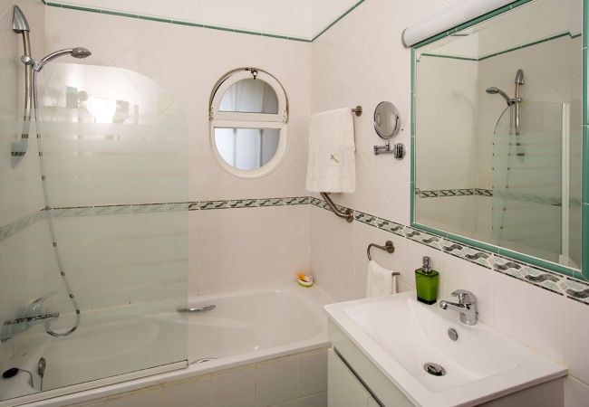 Casa em Luz - Villa Guari, piscina privada, belo jardim Casa em Luz - Villa Guari, piscina privada, belo jardim