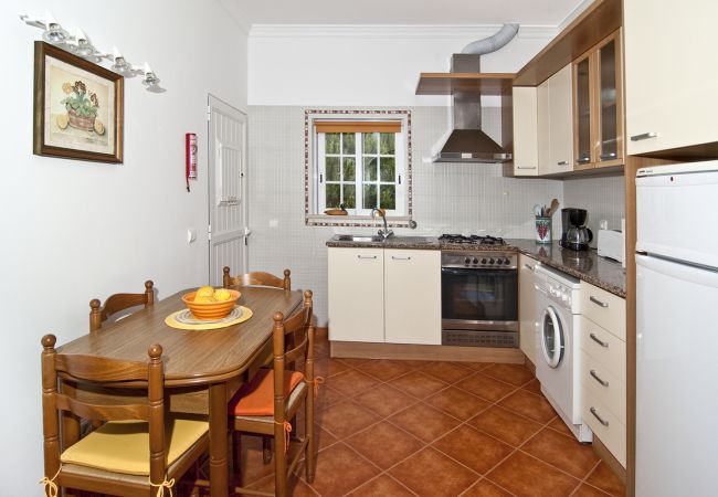 Casa em Luz - Villa Guari, piscina privada, belo jardim Casa em Luz - Villa Guari, piscina privada, belo jardim