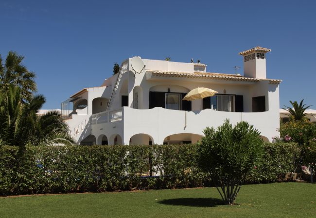 Casa em Luz - Villa Atlantico, piscina e jardim, perto da praia Casa em Luz - Villa Atlantico, piscina e jardim, perto da praia
