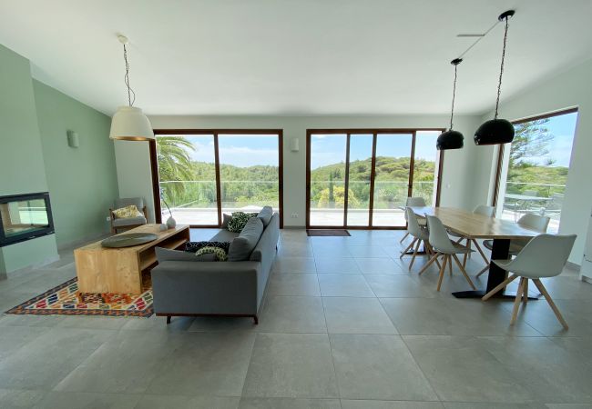 Villa em Praia da Salema - Villa Coruja, terraço vista mar, piscina, moderno Villa em Praia da Salema - Villa Coruja, terraço vista mar, piscina, moderno