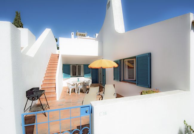 Casa em Alvor - Casa Pastrano mesmo em frente à praia e 3 piscinas comuns Casa em Alvor - Casa Pastrano mesmo em frente à praia e 3 piscinas comuns