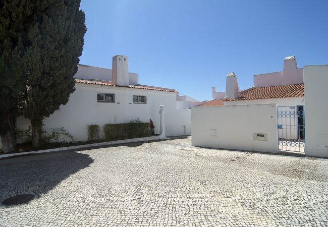 Zona de entrada Área de entrada da Casa Realengo com um grande átrio no Prainha Resort em Alvor, Portugal