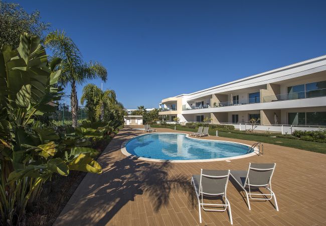 Apartamento em Lagos - Casa Julia para 6 pessoas, perto da praia com piscina comum