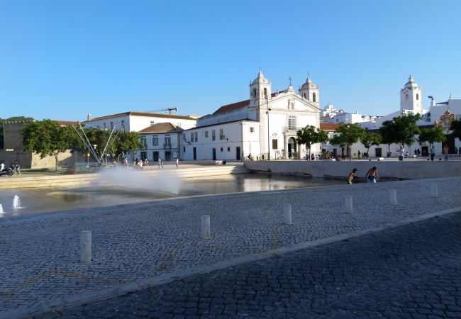 Praça Infante Dom Henrique e Igreja de Santa Maria de Lagos Praça Infante Dom Henrique e Igreja de Santa Maria de Lagos