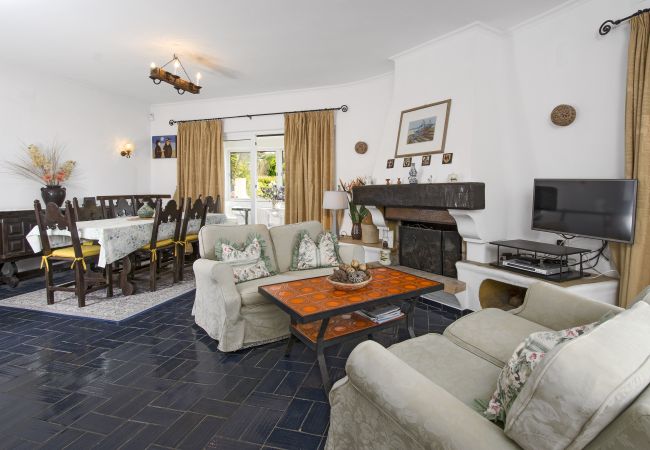 Villa in Lagos - Villa Lorena mit großen privaten Pool und Garten Villa in Lagos - Villa Lorena mit großen privaten Pool und Garten