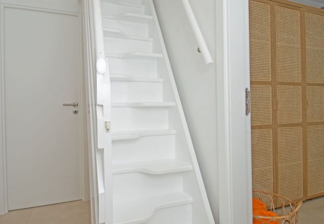 Treppe ins Obergeschoss Schmale und steile Treppe ins Obergeschoss von Villa Salemar