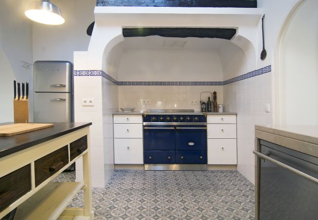 Blauer Lacanche-Herd in der Küche Blauer Lacanche-Herd in der Küche von Casa Palmeira