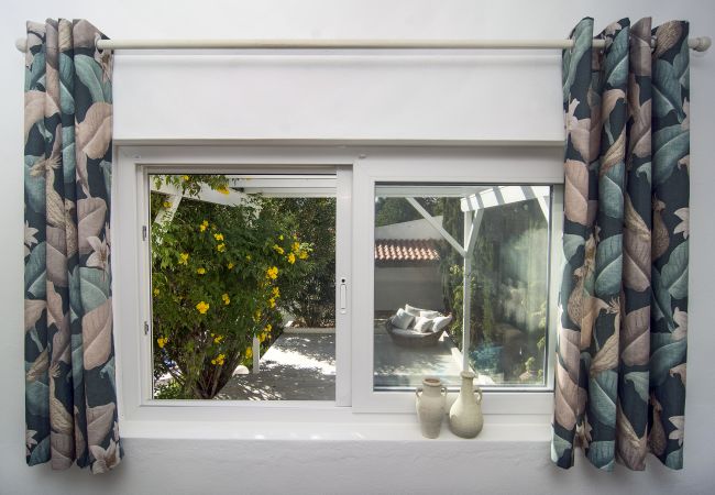 Terrasse mit Pergola Terrasse mit Pergola neben dem Wohnzimmer von Casa Palmeira