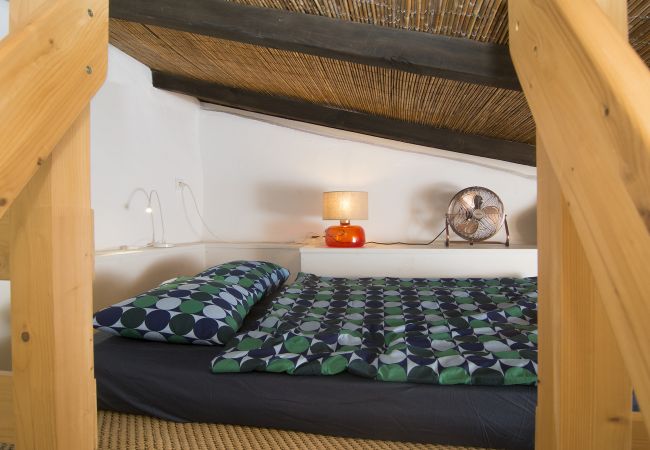 Schlafbereich im Kinderschlafzimmer Gemütlicher Schlafbereich für zwei Personen im Kinderschlafzimmer von Casa Palmeira