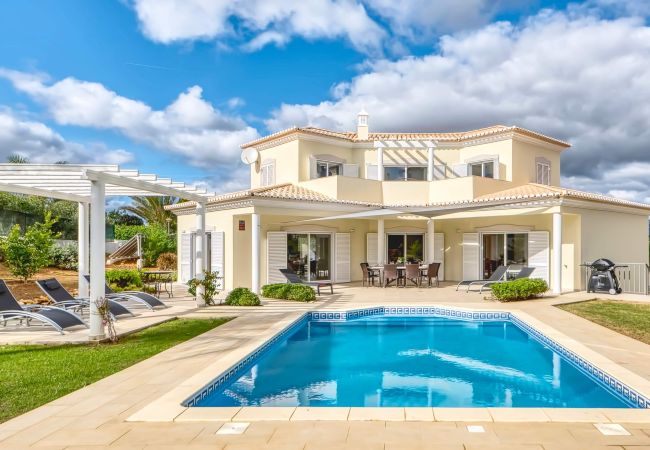 Villa in Portimão - Villa Larissa, gediegene private Villa, 4 Schlafzimmer, auf dem Land von Portimão, privater Pool Villa in Portimão - Villa Larissa, gediegene private Villa, 4 Schlafzimmer, auf dem Land von Portimão, privater Pool
