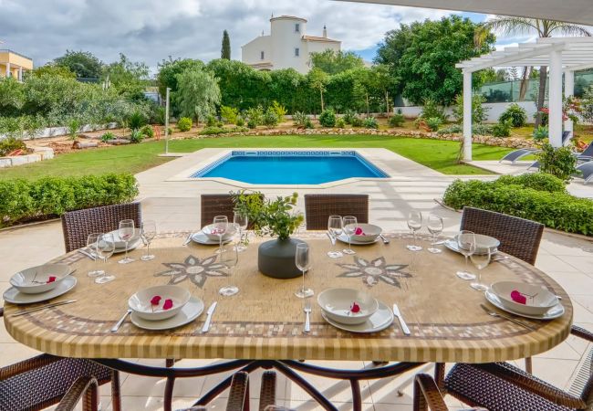 Villa in Portimão - Villa Larissa, gediegene private Villa, 4 Schlafzimmer, auf dem Land von Portimão, privater Pool Villa in Portimão - Villa Larissa, gediegene private Villa, 4 Schlafzimmer, auf dem Land von Portimão, privater Pool