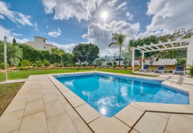 Villa in Portimão - Villa Larissa, gediegene private Villa, 4 Schlafzimmer, auf dem Land von Portimão, privater Pool Villa in Portimão - Villa Larissa, gediegene private Villa, 4 Schlafzimmer, auf dem Land von Portimão, privater Pool