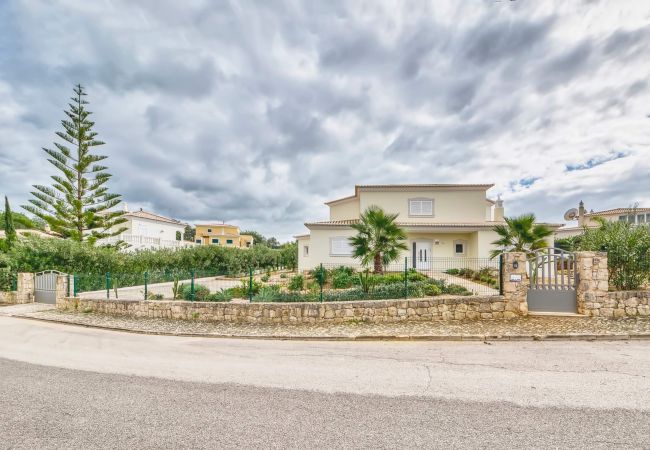 Villa in Portimão - Villa Larissa, gediegene private Villa, 4 Schlafzimmer, auf dem Land von Portimão, privater Pool Villa in Portimão - Villa Larissa, gediegene private Villa, 4 Schlafzimmer, auf dem Land von Portimão, privater Pool