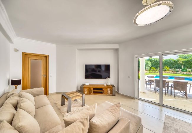 Villa in Portimão - Villa Larissa, gediegene private Villa, 4 Schlafzimmer, auf dem Land von Portimão, privater Pool Villa in Portimão - Villa Larissa, gediegene private Villa, 4 Schlafzimmer, auf dem Land von Portimão, privater Pool