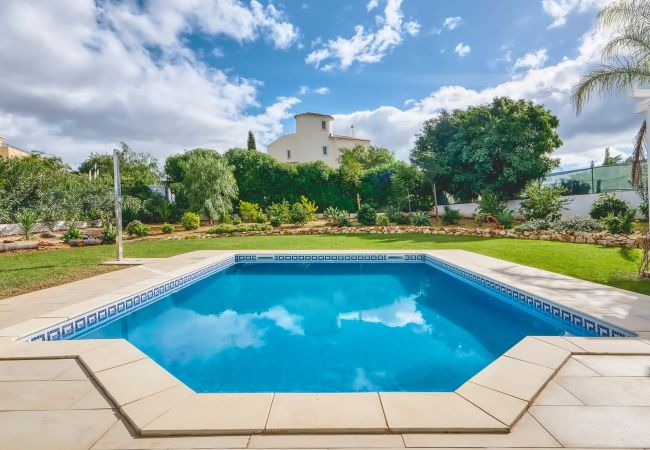Villa in Portimão - Villa Larissa, gediegene private Villa, 4 Schlafzimmer, auf dem Land von Portimão, privater Pool Villa in Portimão - Villa Larissa, gediegene private Villa, 4 Schlafzimmer, auf dem Land von Portimão, privater Pool