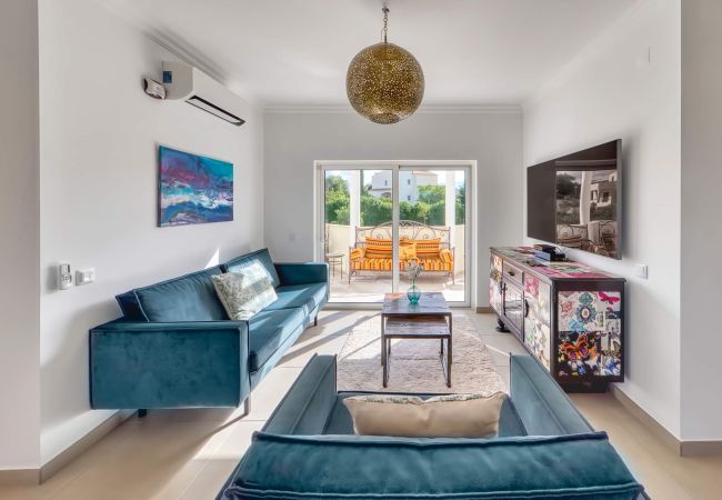 Villa in Portimão - Villa Larissa, gediegene private Villa, 4 Schlafzimmer, auf dem Land von Portimão, privater Pool Villa in Portimão - Villa Larissa, gediegene private Villa, 4 Schlafzimmer, auf dem Land von Portimão, privater Pool