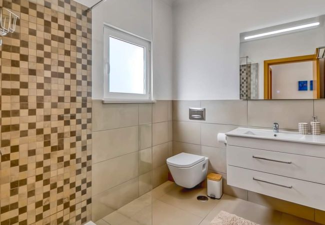 Villa in Portimão - Villa Larissa, gediegene private Villa, 4 Schlafzimmer, auf dem Land von Portimão, privater Pool Villa in Portimão - Villa Larissa, gediegene private Villa, 4 Schlafzimmer, auf dem Land von Portimão, privater Pool