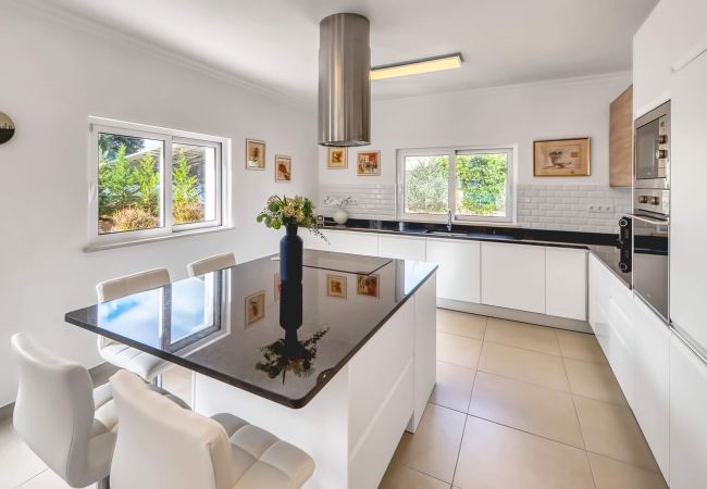 Villa in Portimão - Villa Larissa, gediegene private Villa, 4 Schlafzimmer, auf dem Land von Portimão, privater Pool Villa in Portimão - Villa Larissa, gediegene private Villa, 4 Schlafzimmer, auf dem Land von Portimão, privater Pool