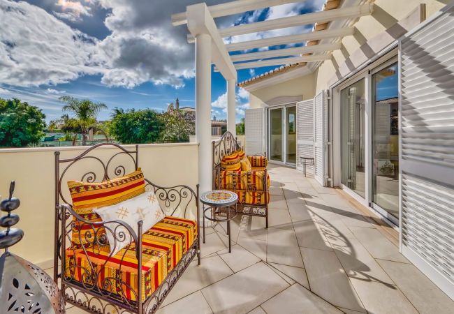 Villa in Portimão - Villa Larissa, gediegene private Villa, 4 Schlafzimmer, auf dem Land von Portimão, privater Pool Villa in Portimão - Villa Larissa, gediegene private Villa, 4 Schlafzimmer, auf dem Land von Portimão, privater Pool