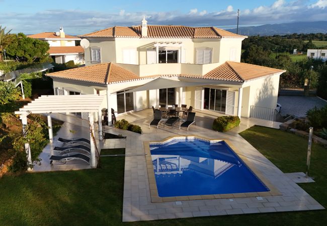 Villa in Portimão - Villa Larissa, gediegene private Villa, 4 Schlafzimmer, auf dem Land von Portimão, privater Pool Villa in Portimão - Villa Larissa, gediegene private Villa, 4 Schlafzimmer, auf dem Land von Portimão, privater Pool